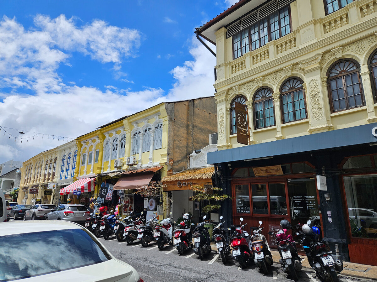 Старый город (Phuket Town), парковка для байков