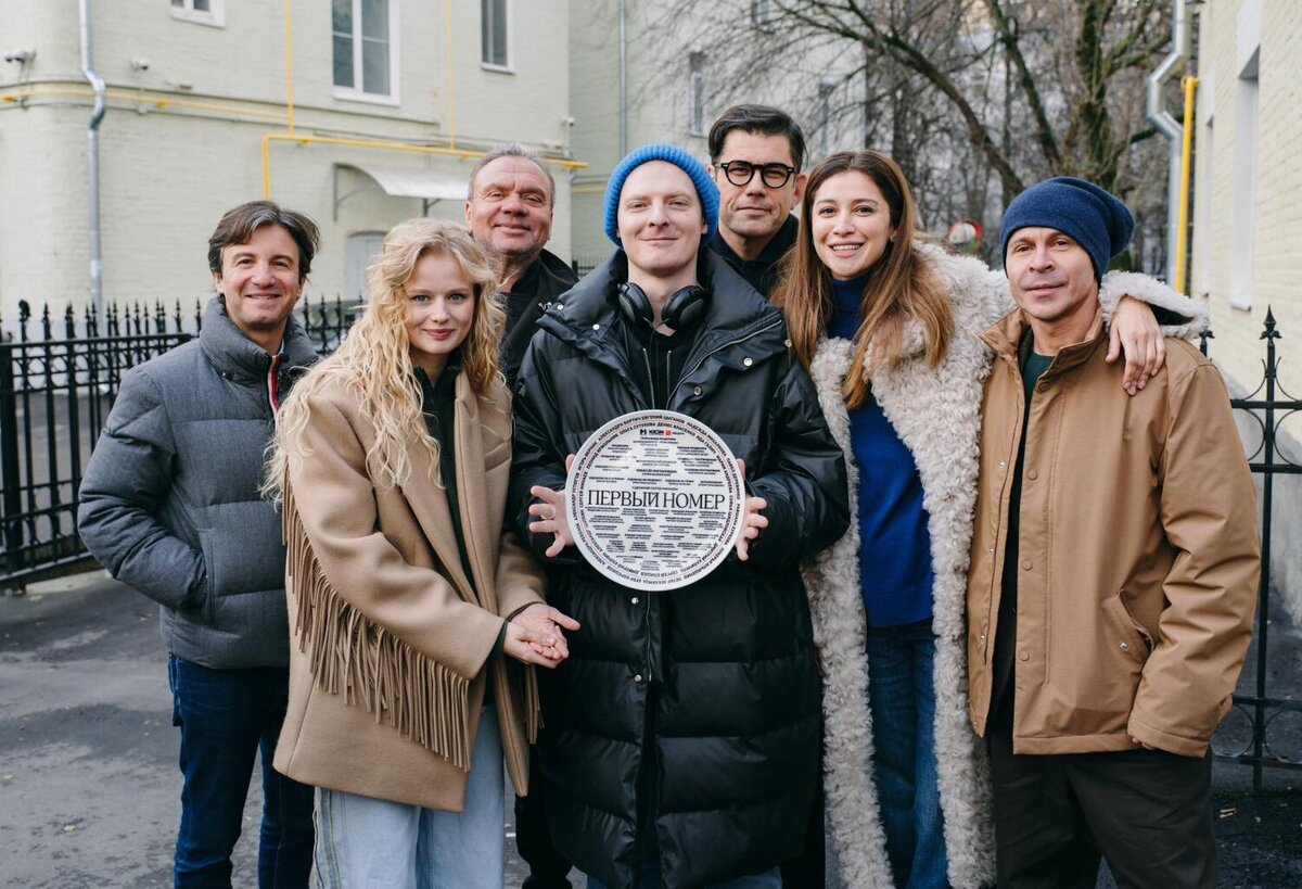 Первый номер»: Евгений Цыганов, Павел Деревянко, Равшана Куркова и другие  знаменитости начали съемки в новом сериале | Eva.Ru | Дзен