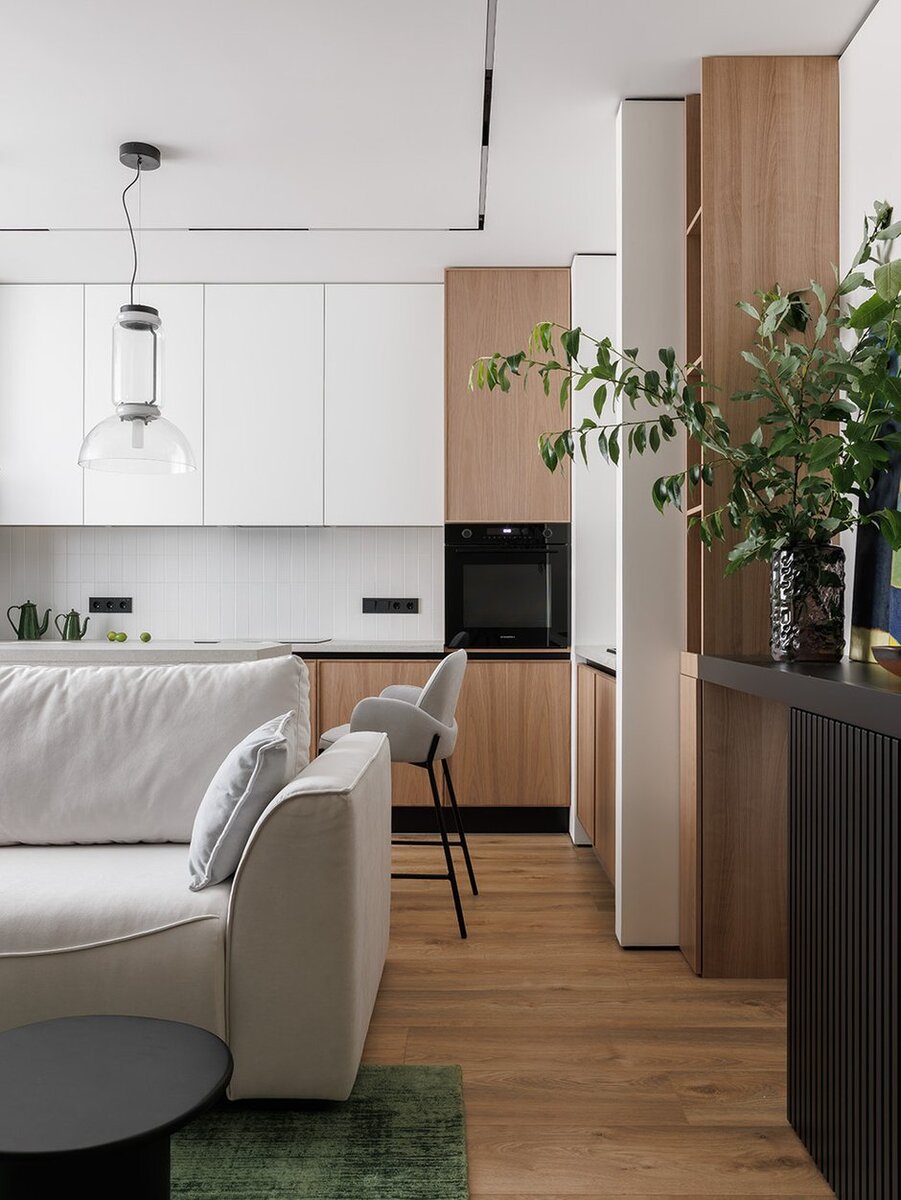 Светлый, продуманный до мелочей интерьер с мебелью на заказ | INMYROOM ...