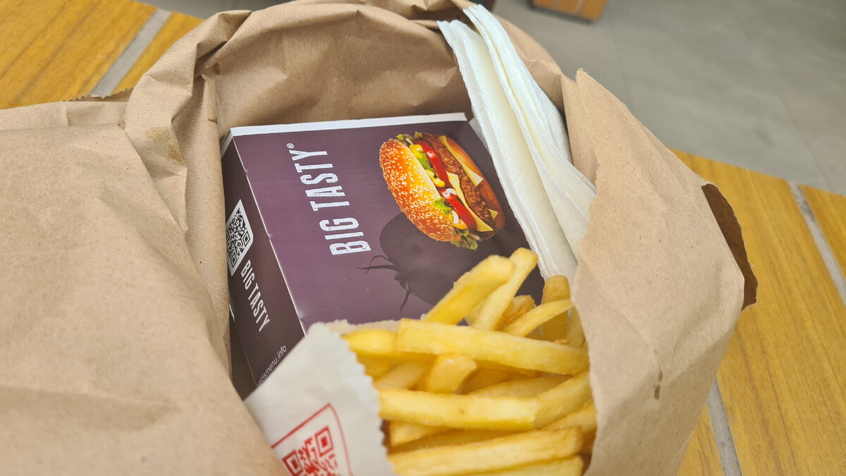 "Дешевый" фастфуд в Грузии окажется втрое дороже российского и намного дороже местных пекарен с потрясающими хачапури и лобиани