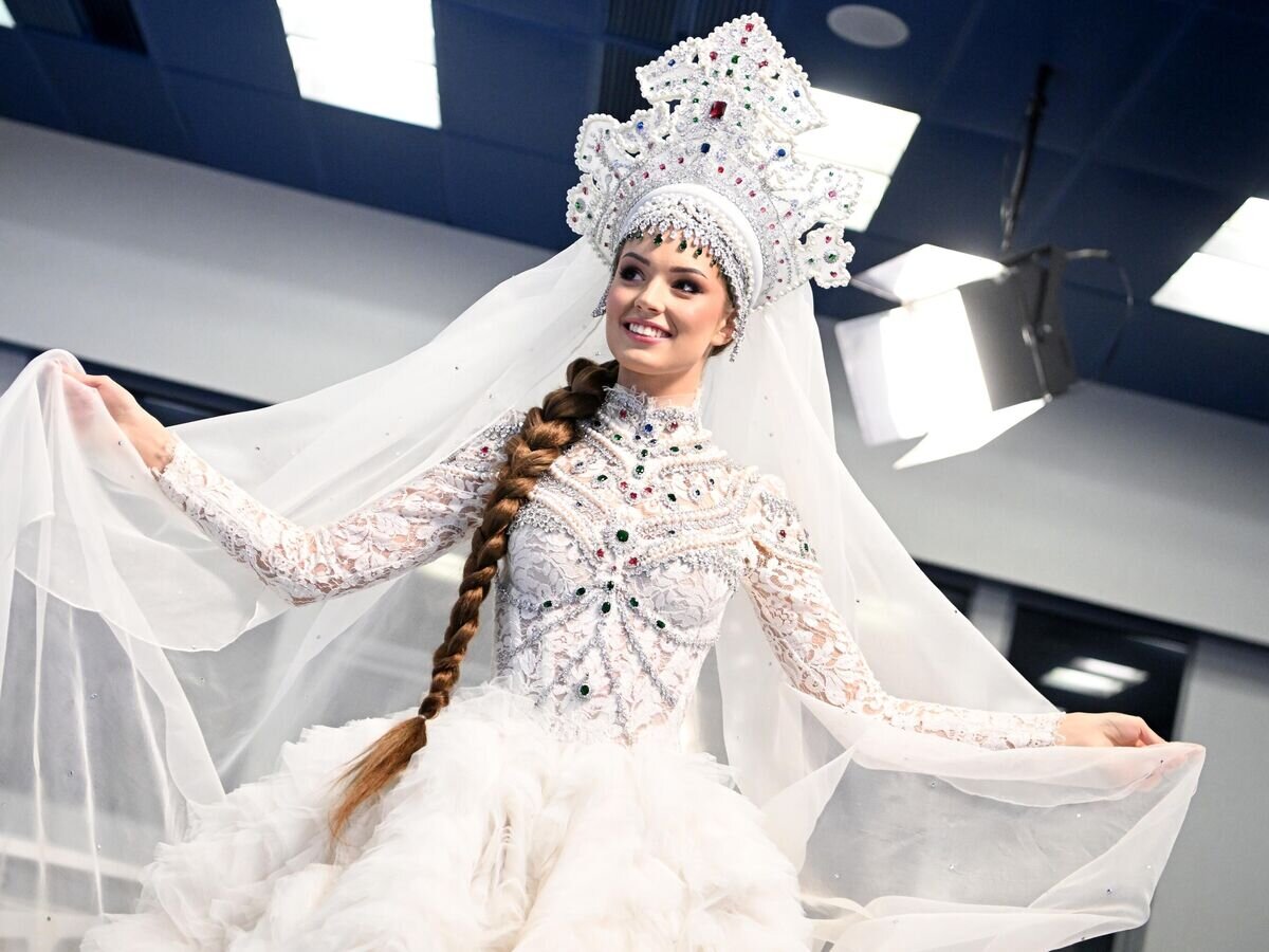    Презентация национального костюма, который "Мисс Россия - 2023" Маргарита Голубева представит на конкурсе "Мисс Вселенная - 2023" © РИА Новости / Кристина Кормилицына