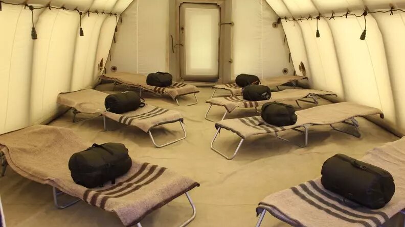     В Ростове-на-Дону на улице Советской установили туристическую палатку на тротуаре, сообщили местные жители в соцсети «ВКонтакте».