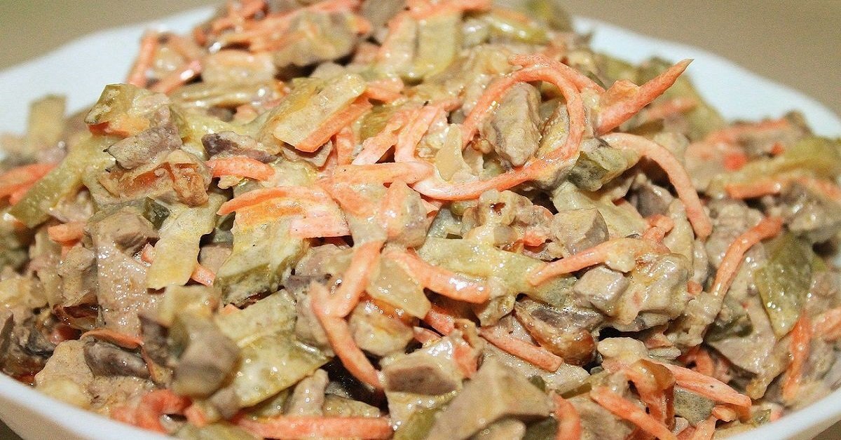 Салат с куриной печенью и морковкой