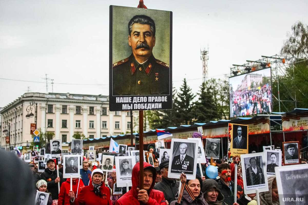 Только у настоящих власовцев хватает наглости требовать убрать Сталина из "Бессмертного полка"