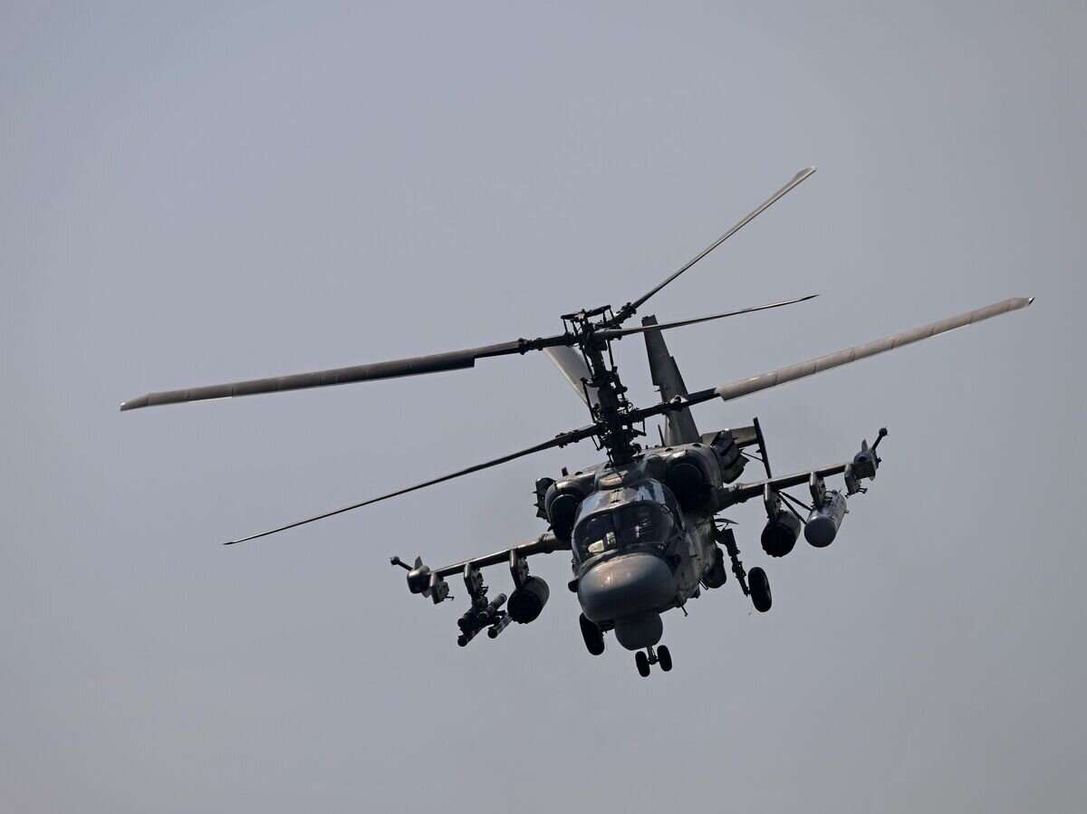   Ударный вертолет Ка-52 уходит на выполнение боевой задачи в зоне СВО© РИА Новости / Евгений Биятов