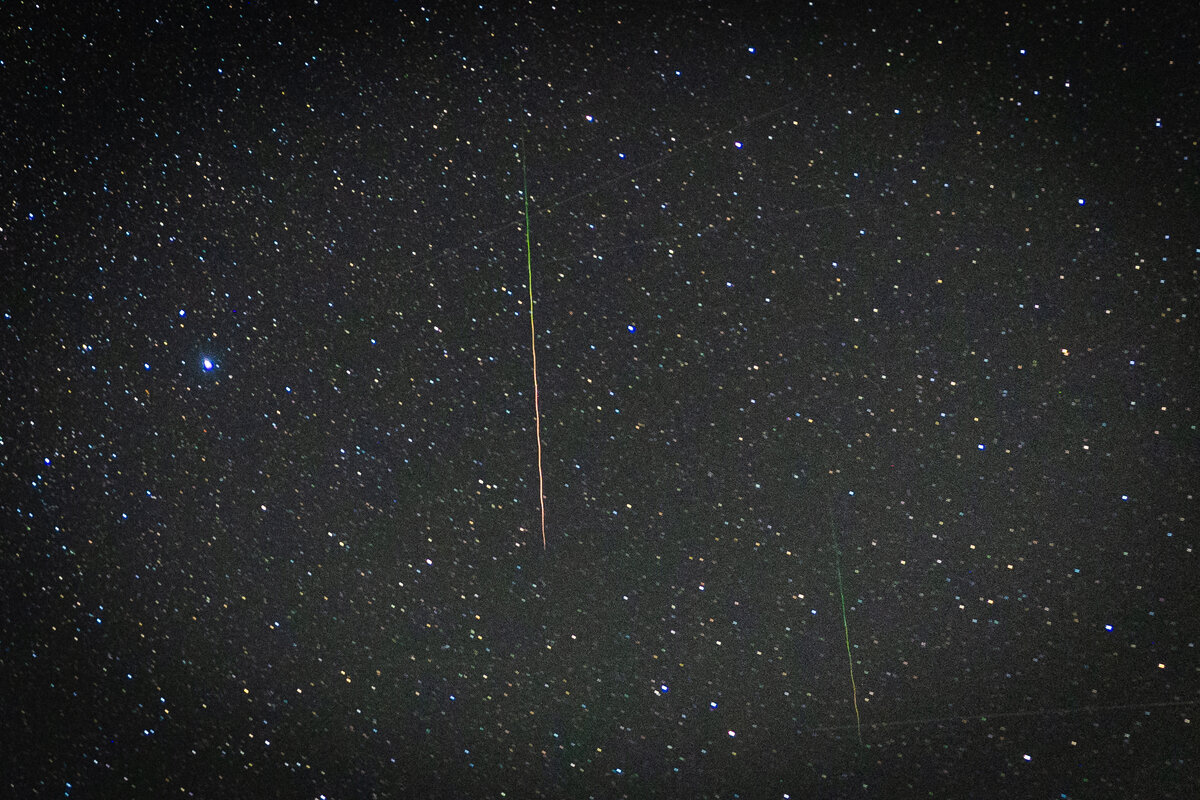 Земля проходит через метеоритный поток персеиды. Звездный дождь метеорный поток. Метеорный поток южные дельта-аквариды. Звездопад в казани. Звездопад в казани.
