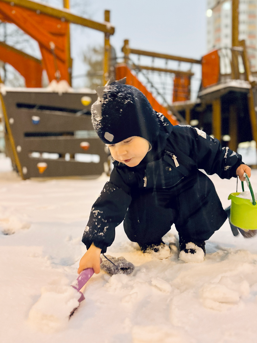 Тима и снежок для иллюстрации :)