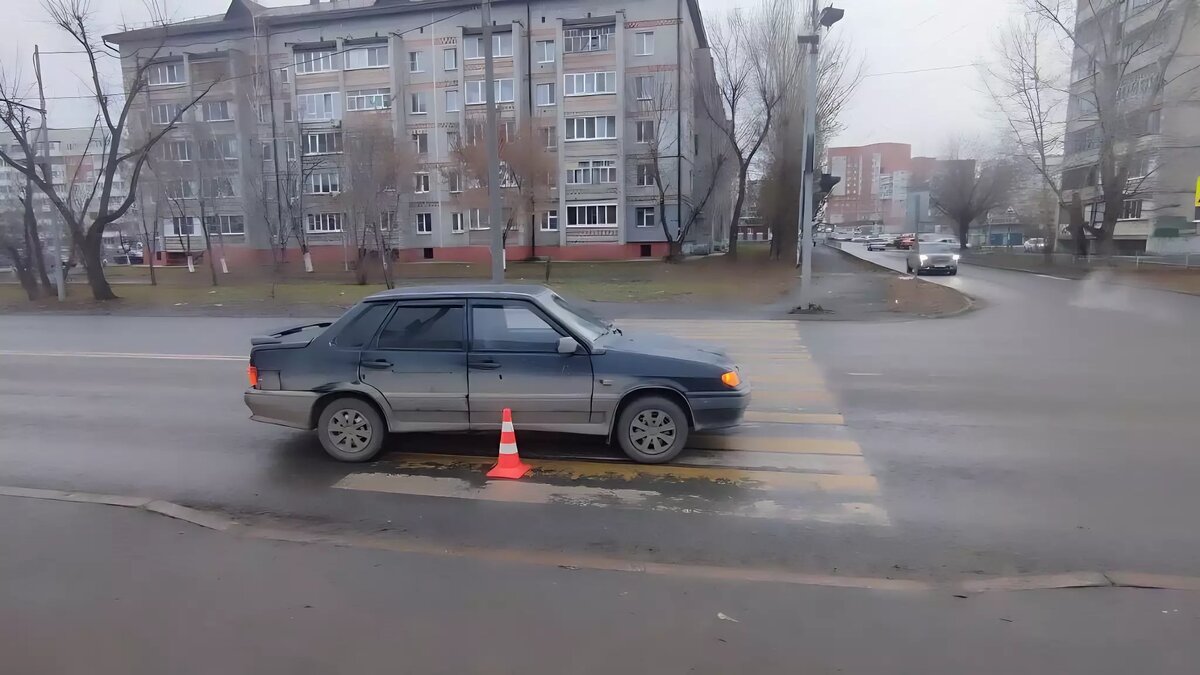     В Тюмени 12-летний школьник попал под колеса автомобиля LADA. Авария произошла в пятницу на нерегулируемом пешеходном переходе на улице Ставропольской, 4.