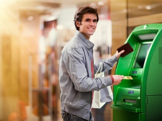    Сбер стал принимать оплату в банкоматах улыбками клиентов //Фото newsbalt.ru