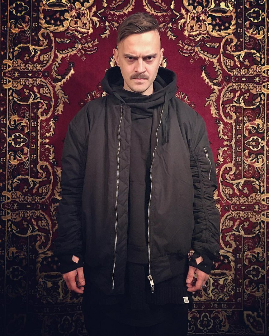 А ведь косит под SHAMANа. Безуспешно, естественно. Из интернета 