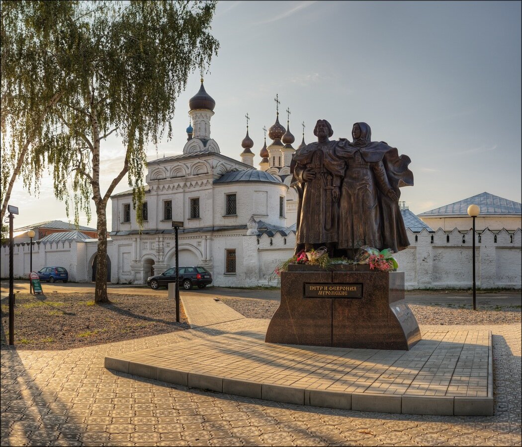 Памятник Петру и Февронии, г. Муром