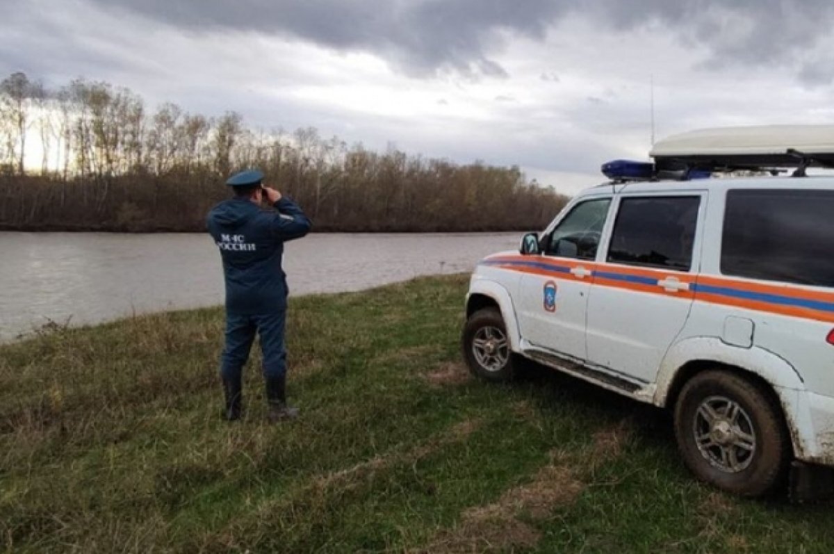 Ушли под воду. В Адыгее ищут мальчика, пропавшего при падении машины в реку  | АиФ-Адыгея | Дзен