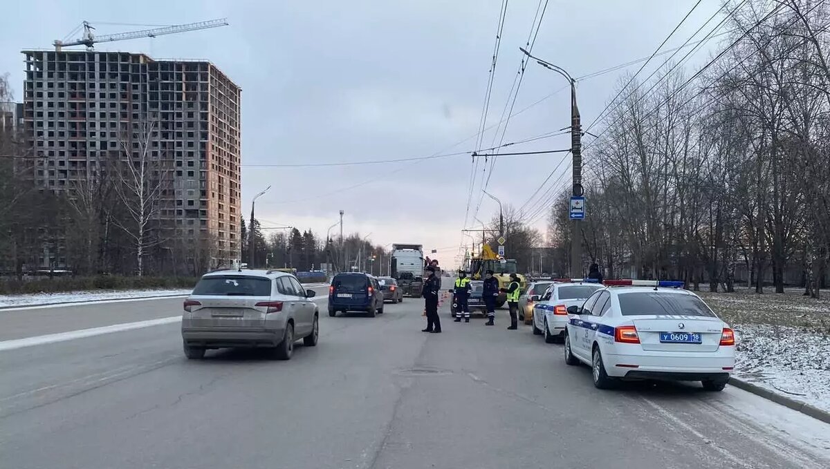     В Ижевске 18 ноября сотрудники ГИБДД проводят рейд по поимке на дорогах пьяных водителей. Одного из них задержали рано утром, сообщили в ведомстве.