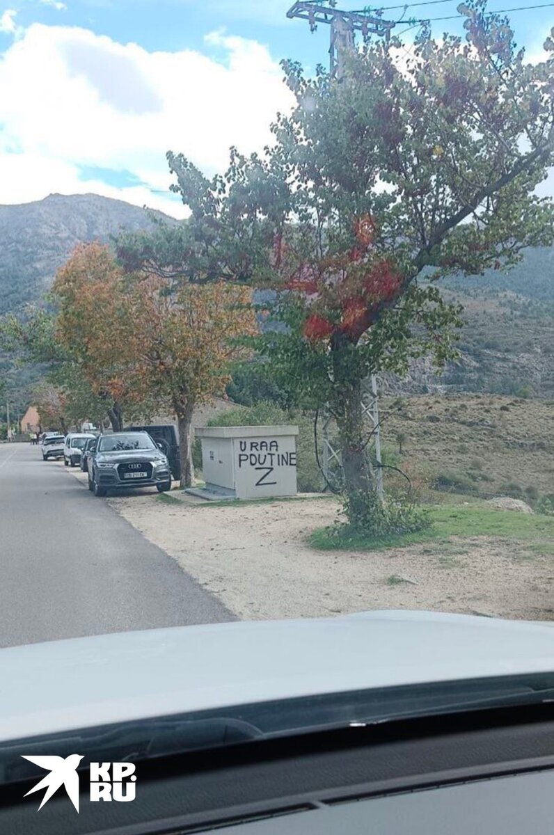 Корсика, горная дорога. Надпись понятна без перевода. Фото: Александр Павлов