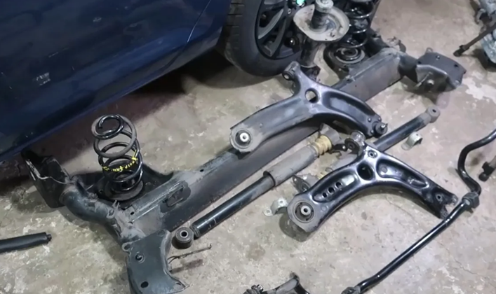 Лада Веста стала настоящим бестселлером продаж в России. Однако, как и все автомобили, она не застрахована от поломок.-3