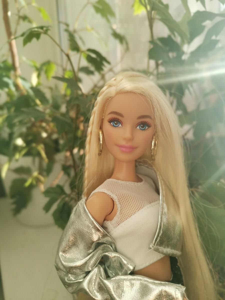 Уже переодетая) 