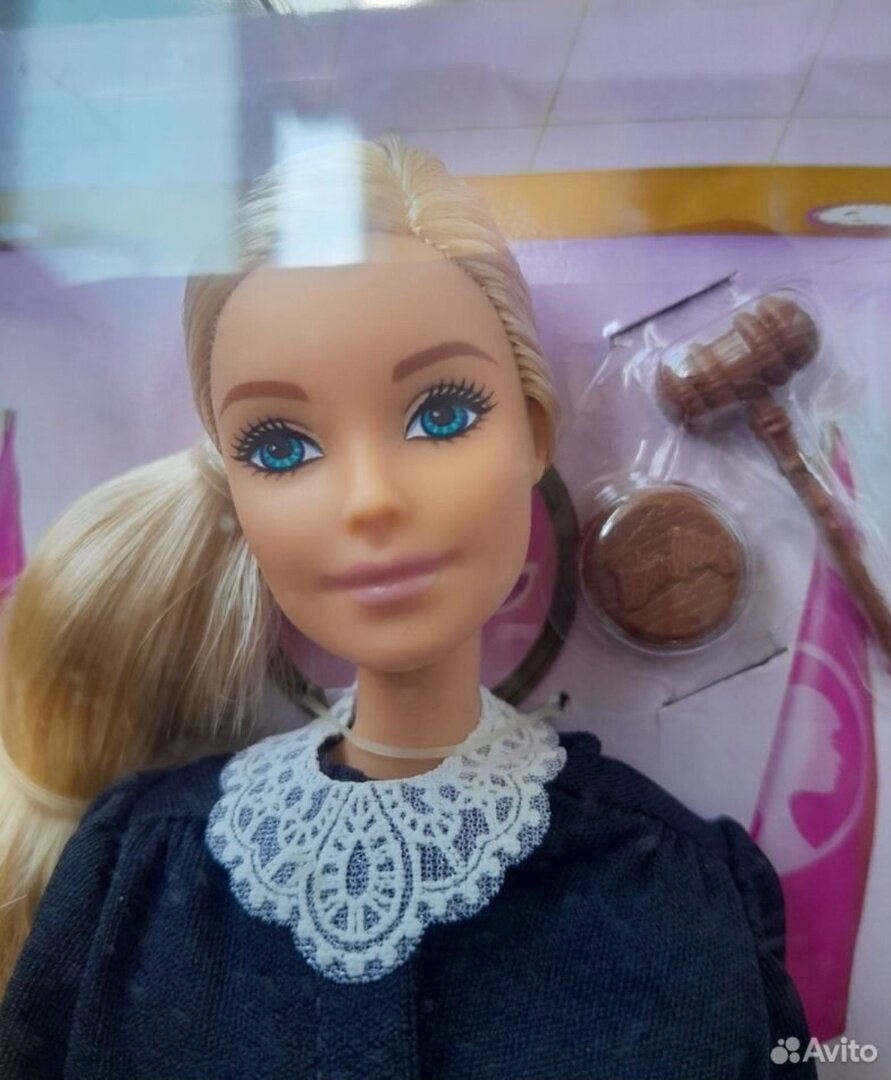 Барби судья)) Строгая, тоже нет шарниров