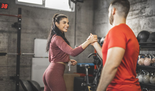 Короткие  ежедневные тренировки — отличное решение для поддержания тонуса мышц,  снятия напряжения, коррекции осанки или улучшения гибкости. Они помогают  не только с точки зрения физического, но и психологического  благополучия: способствуют выделению эндорфинов и улучшению сна,  повышают насыщение организма кислородом, снижают тревожность. Занимаясь  каждый день, человек чувствует, что делает что-то правильное и полезное  для организма, а самодисциплина укрепляет уверенность в себе.