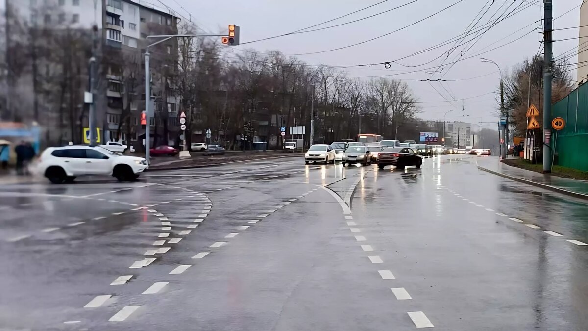     Капитальный ремонт дороги на улице Ванеева завершается в Нижнем Новгороде. На участке осталось поставить дорожные знаки, тактильные указатели и ограждения. О том, какие работы были сделаны, рассказал мэр Юрий Шалабаев в соцсети.