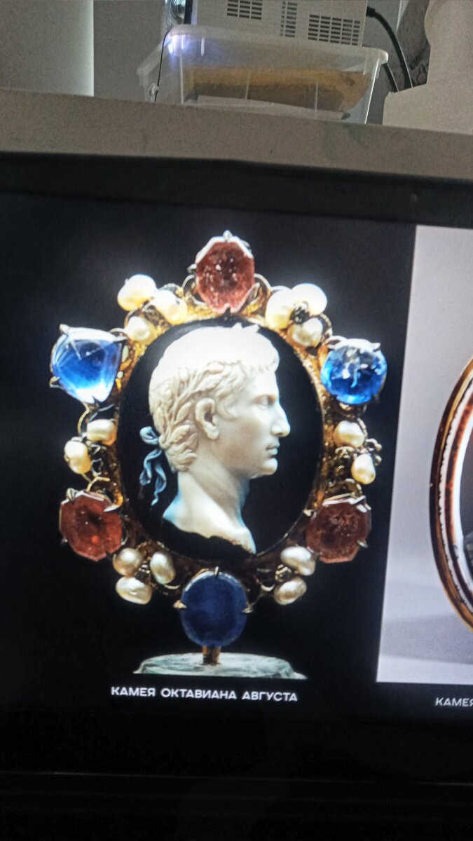 Один из примеров готовой камеи, сохранившейся с древних времён. Фото автора