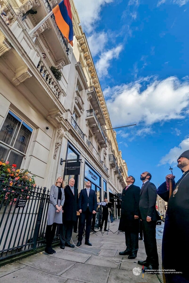 14 ноября в ходе торжественного приема в честь открытия нового здания посольства Армении в Лондоне министр иностранных дел Армении Арарат Мирзоян заявил, что Ереван стремится к ещё более амбициозной-3
