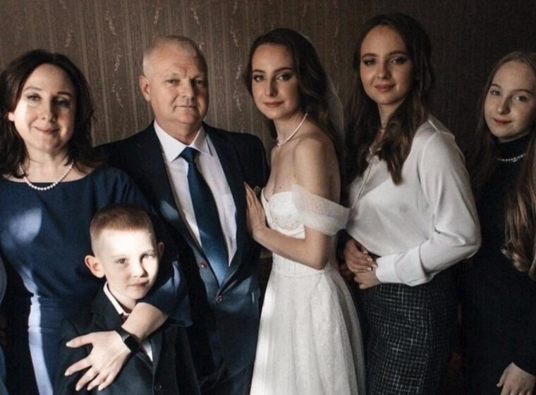    Многодетная семья Лужецких, получившая награду от президента России