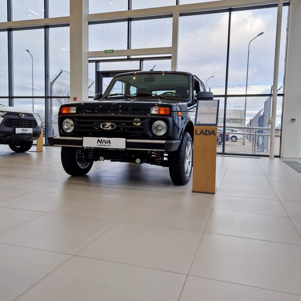 LADA Niva Legend "Luxe" 2023 в цвете "Несси 2".