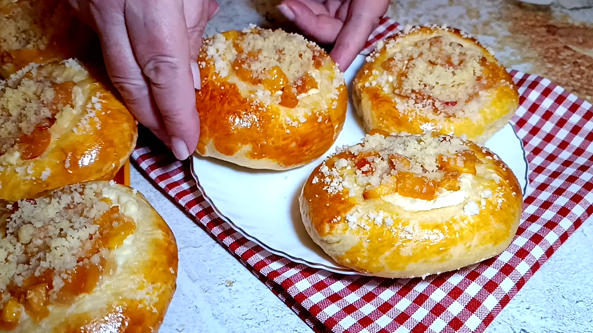 Воздушные булочки-ватрушки с нежной творожно-фруктовой начинкой