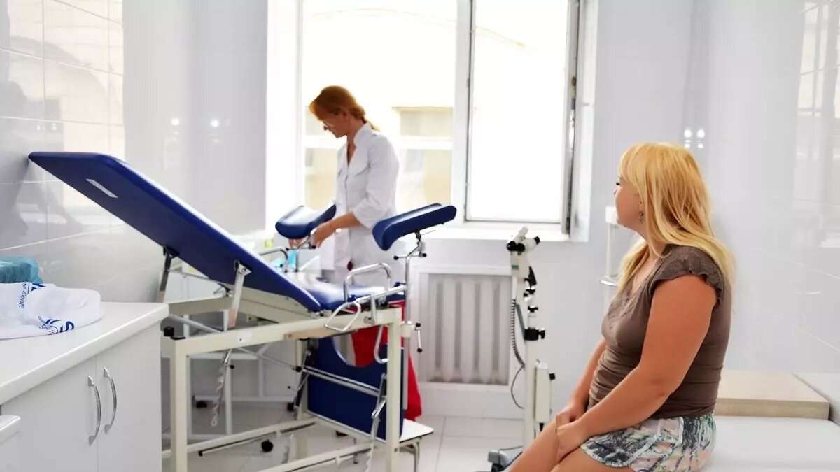     В России объявили войну абортам. В Госдуме обсуждают законодательный запрет на аборты в частных клиниках. Одновременно на 2024 год предусмотрено сокращение бюджета на материнский капитал и социальную поддержку. Ответственность за рождение детей снова возложено на женщину. Государство — в стороне?