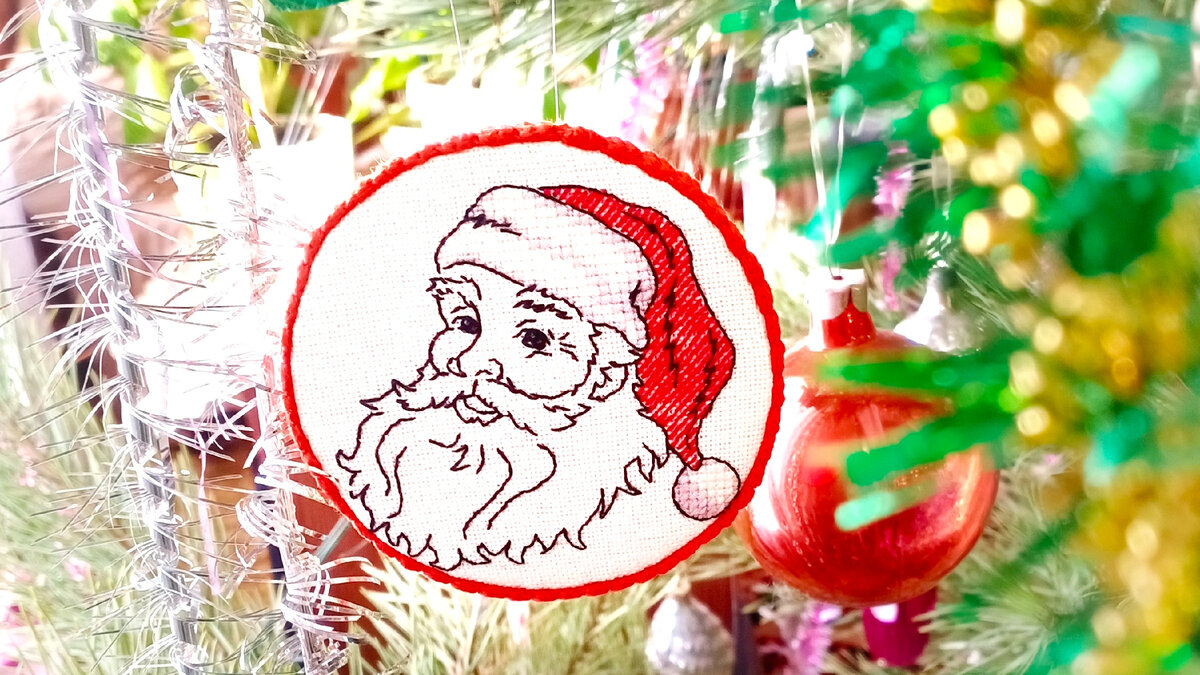 вышивка по авторской схеме, предоставленной дизайнером за репост в одной из соц. сетей