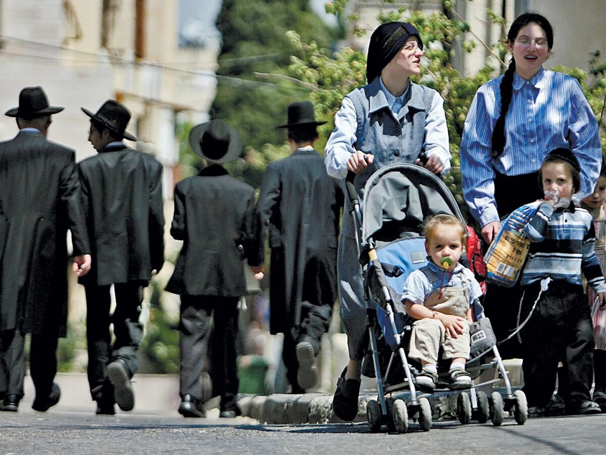 Почему наследуется еврейство по женской линии: важность роли матери