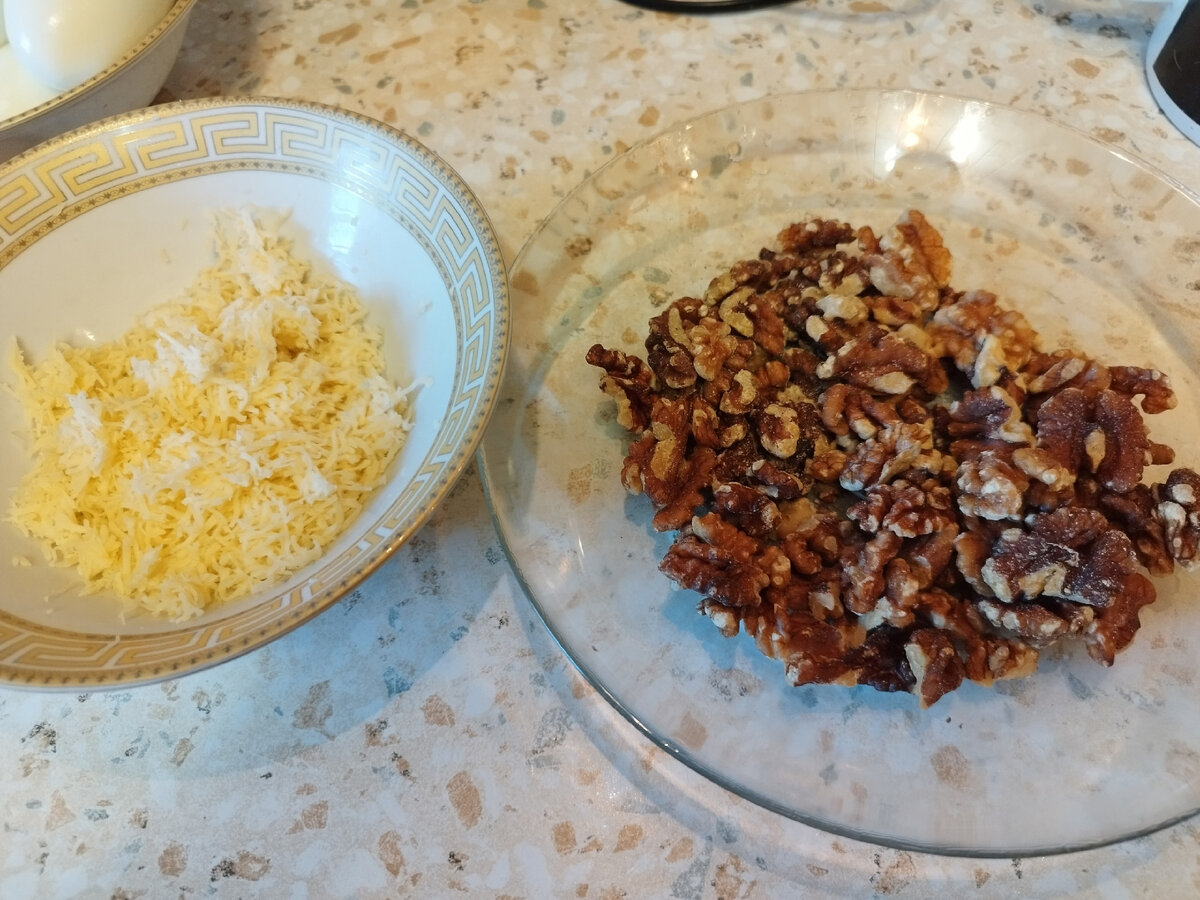 Сыр и орехи