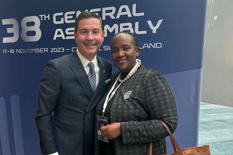    Леонов с вице-президентом ФИСУ Пенниной Алигавесой из Уганды Фото: «БИЗНЕС Online»