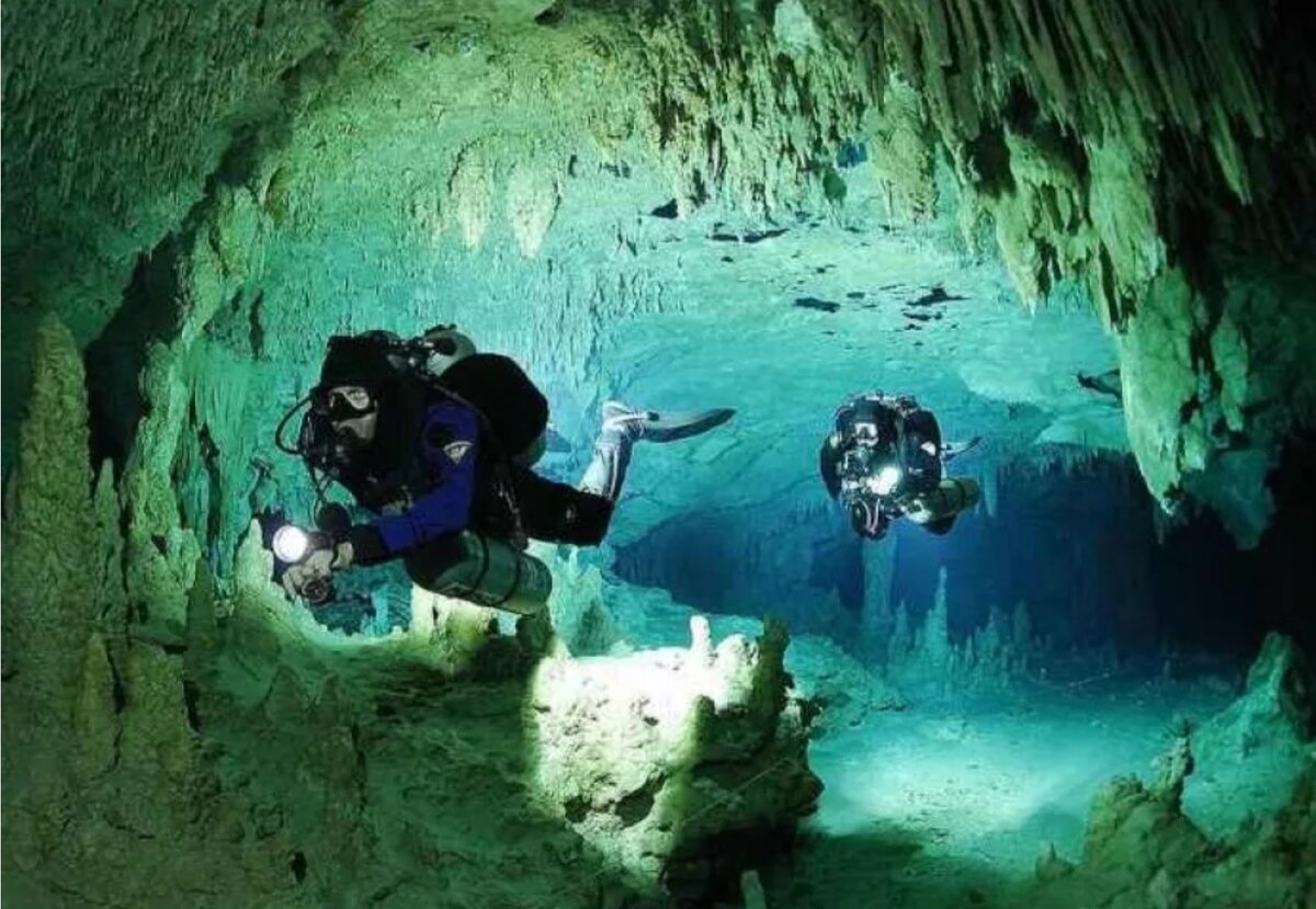 Вертикальная пещера затоплена водой можно найти уровень. Кейв дайвинг. Экстремальные виды спорта Кейв дайвинг. Дайвинг и Кейв-дайвинг. 2. Кейв-дайвинг.