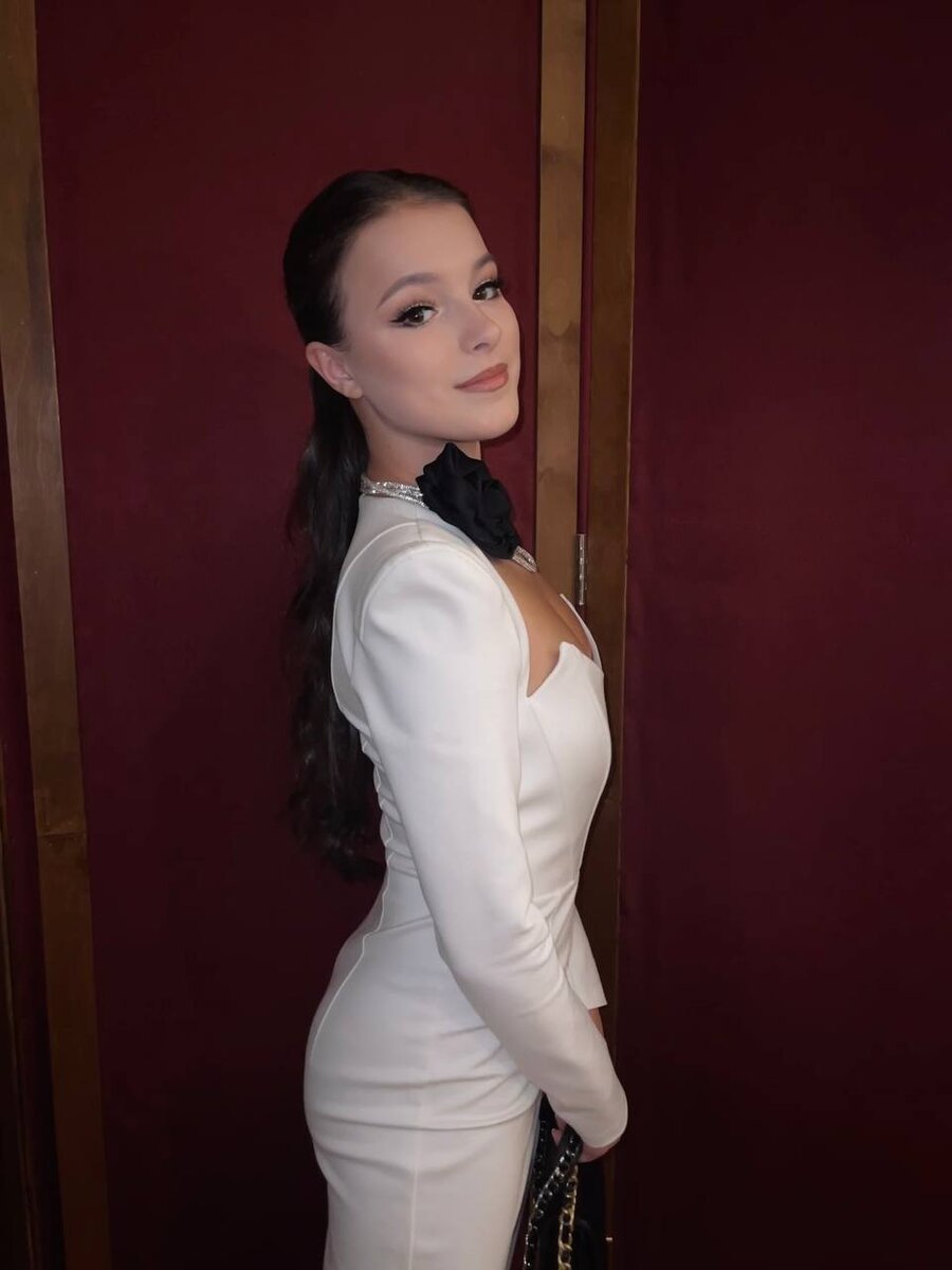 Аня Щербакова сейчас. Стройная, красивая, счастливая девушка. Фото из телегам-канала Ани.