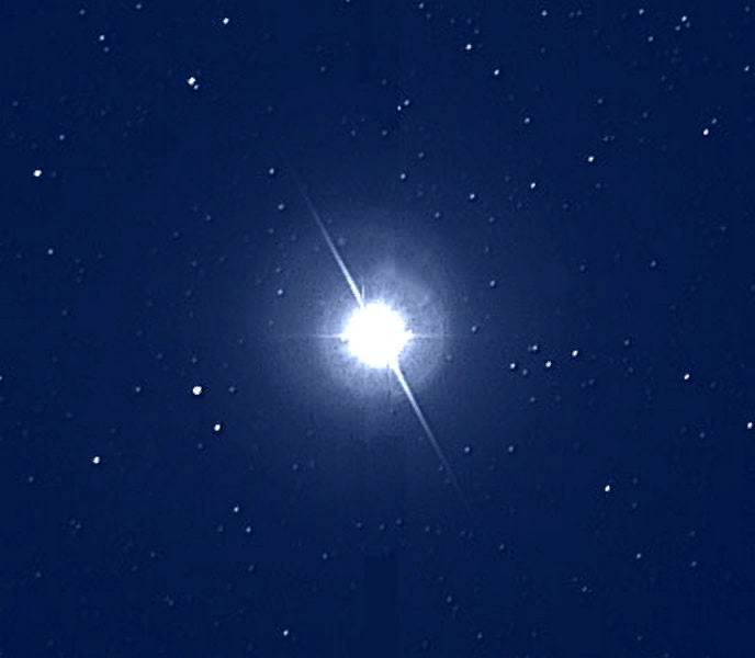 полярная звезда на небе. полярная звезда с земли. ориентирование на местности по созвездию кассиопея. яркая звезда. полярная звезда и луна.