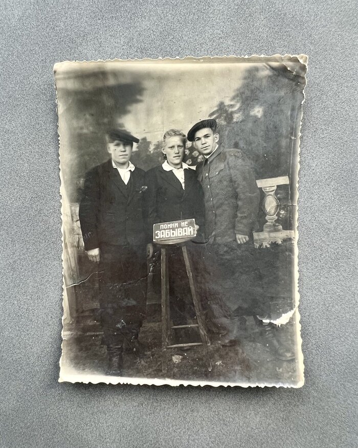 В центре фото — моя мама Зинаида