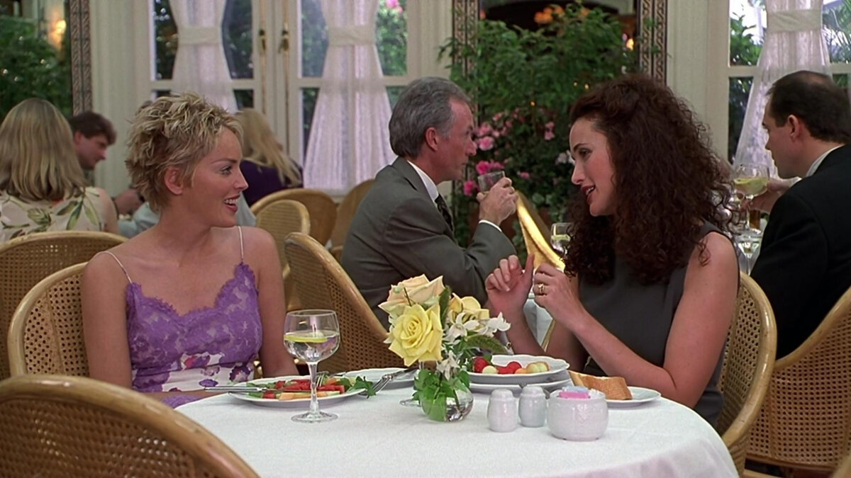 Все девочки такие девочки, просто не знают об этом кадр из фильма Источник фото: https://cloud.filmfed.com/movies/images/l_d1cb3f62-1c4a-4802-bba5-ddd95d15f5f8.jpg