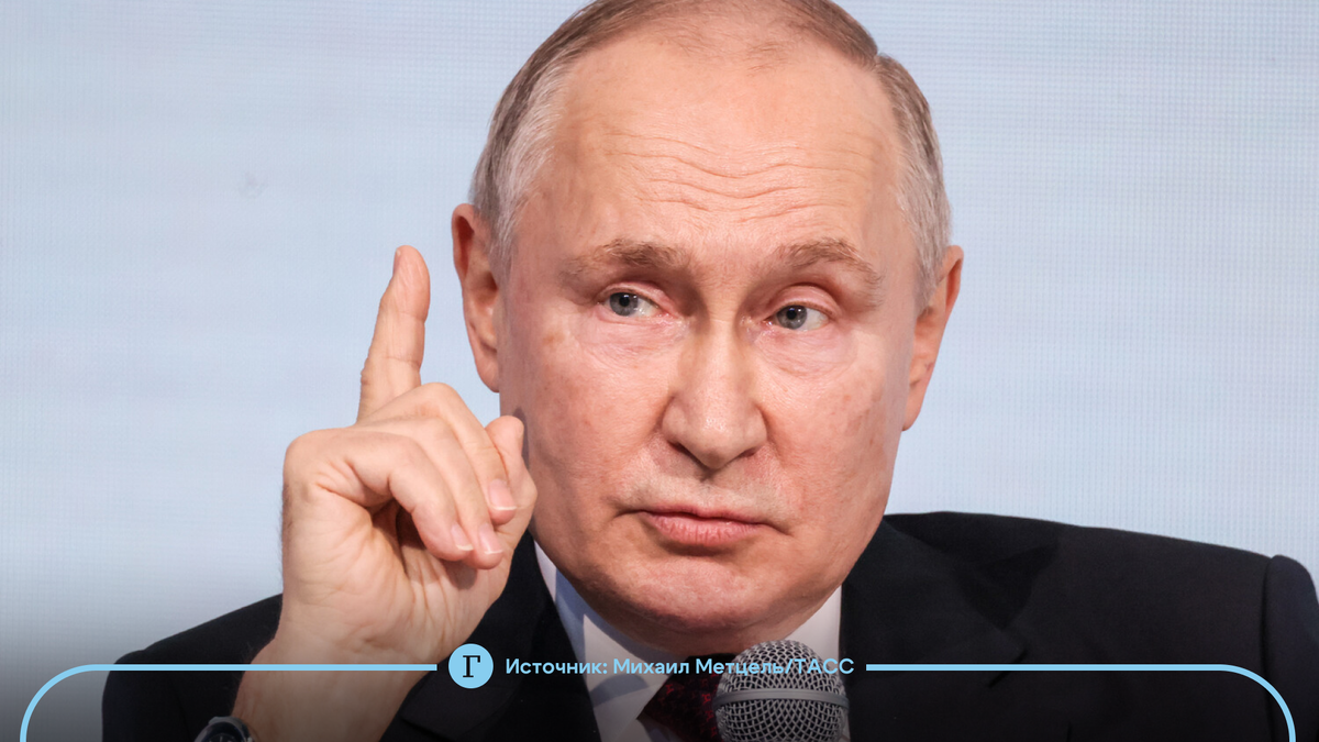 Владимир Путин во время выступления на пленарном заседании в рамках IX Санкт-Петербургского международного культурного форума, 17 ноября 2023 года