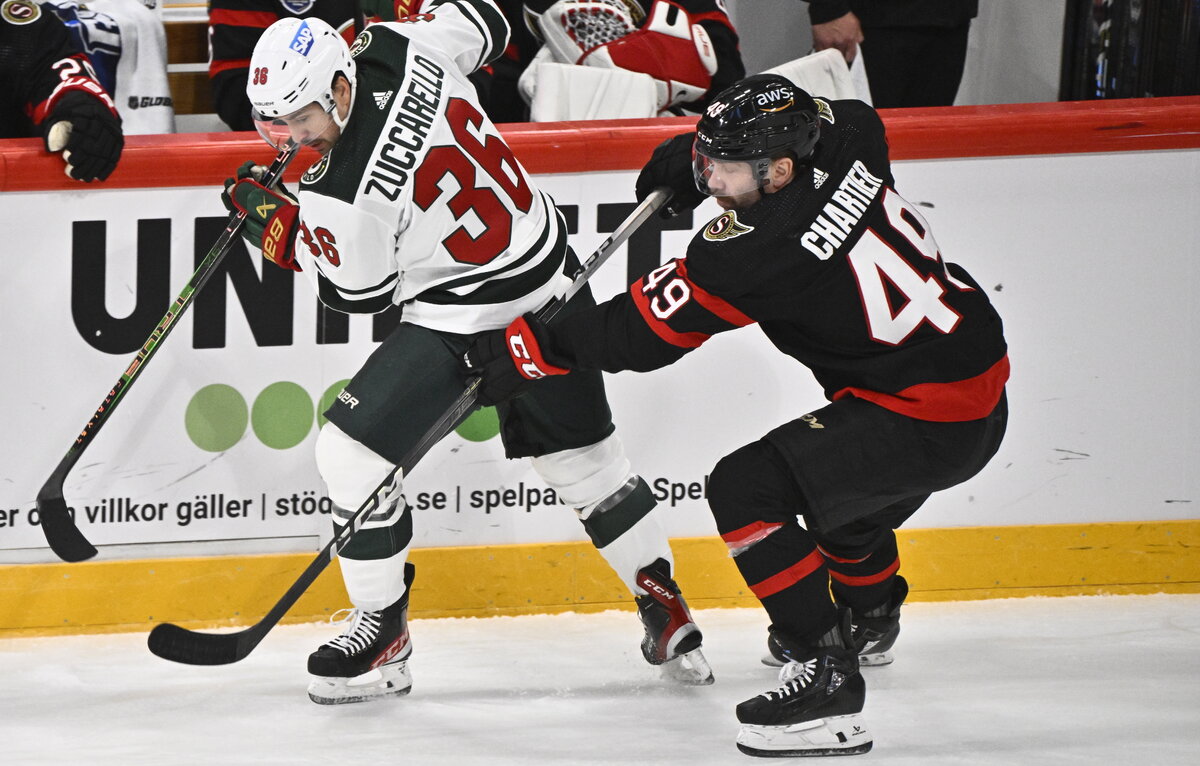    Нападающий "Миннесоты" Матс Цуккарелло и нападающий "Оттавы" Рурк Шартье  EPA-EFE/CLAUDIO BRESCIANI