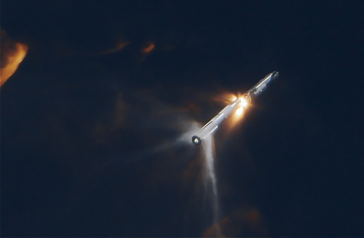 Момент "горячего разделения ступеней".
Источник: https://twitter.com/SpaceX/status/1725905127113183535