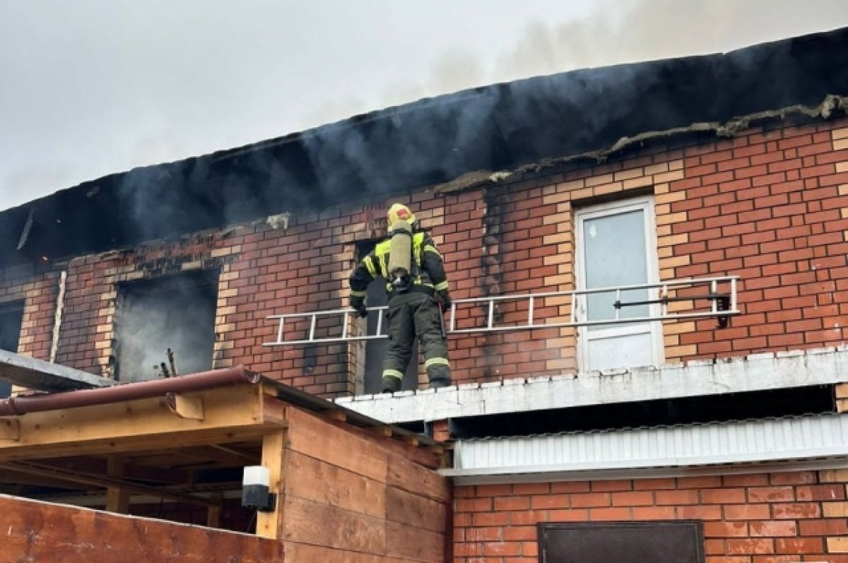    В Башкирии сгорели три квартиры и кровля многоквартирного дома