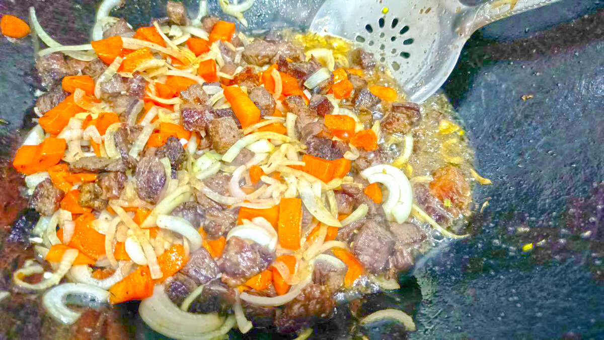 Лук, конечно, не кубиками, но, как говорится, своя рука – владыка