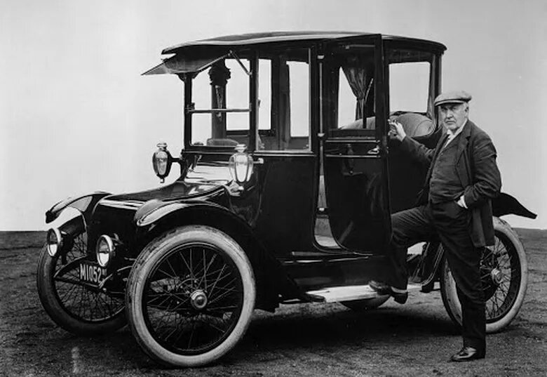 Первый массовый электромобиль Detroit Electric Carriage