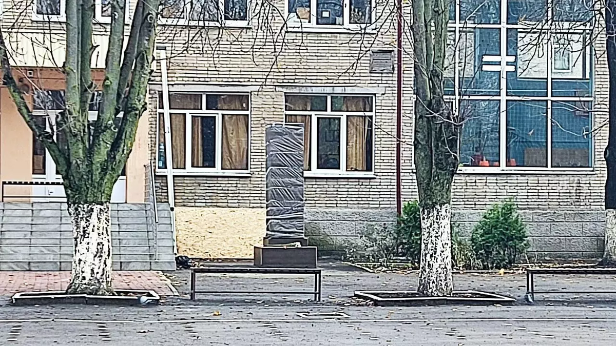 В Ростове-на-Дону недавно со скандалом был открыт одному из последних лидеров Белого движения -- барону Петру Врангелю.-3