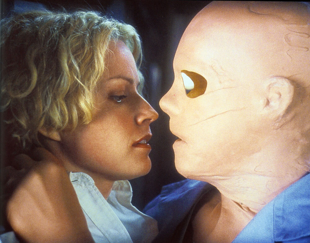 Фильм the hunter (2011). Человек невидимка 2020. Энтони бирн невидимка. Невидимое трейлер. Человек-невидимка фильм 2000.