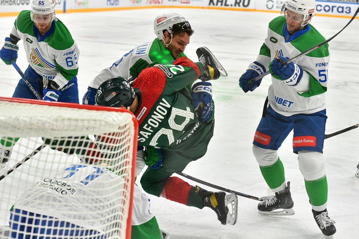 Зеленое дерби салават ак барс. Ак барс салават юлаев. Салават юлаев ак барс 26 октября. Радулов ак барс. Дерби ак барс салават юлаев.