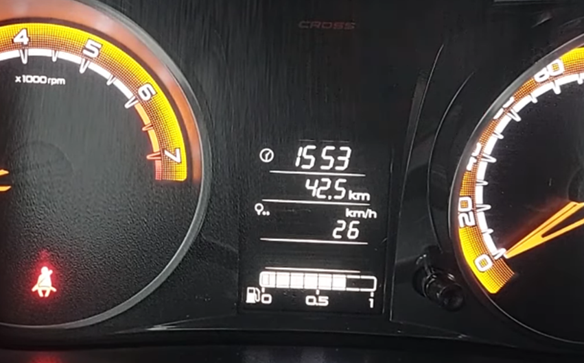 Моя Грата прошла первую тысячу км. Проверяю уровень масла, регулярно это делаю. На щупе где-то 1/3 не хватает до верхней отметки. Масло пока еще прозрачное.-5