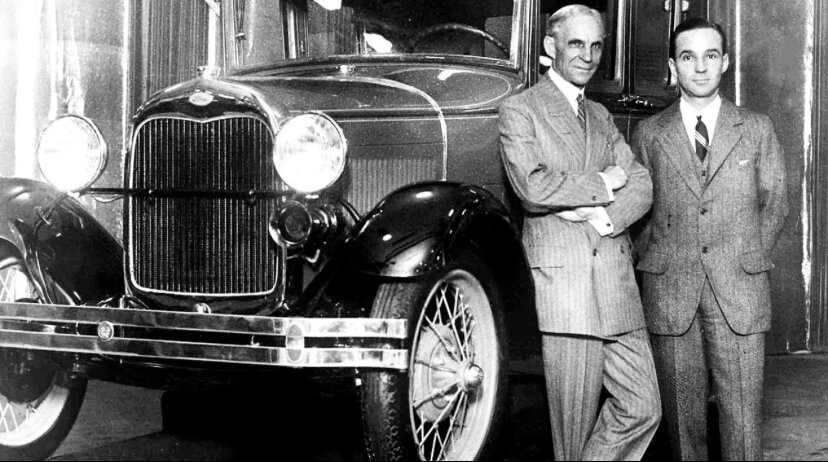 Свой путь промышленника Генри Форд начал в 1903 году с основания "Общества автомобилей форда". Капитал фирмы составлял 100 000 долларов, причем наличными у фирмы было 28 000$(все эти деньги были пущены в работу).