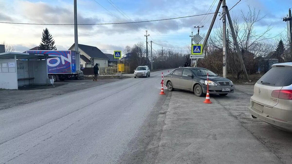     13-летний подросток попал под колеса автомобиля Geely в Тюмени. Дорожно-транспортное происшествие произошло на улице Усадебной, 97.